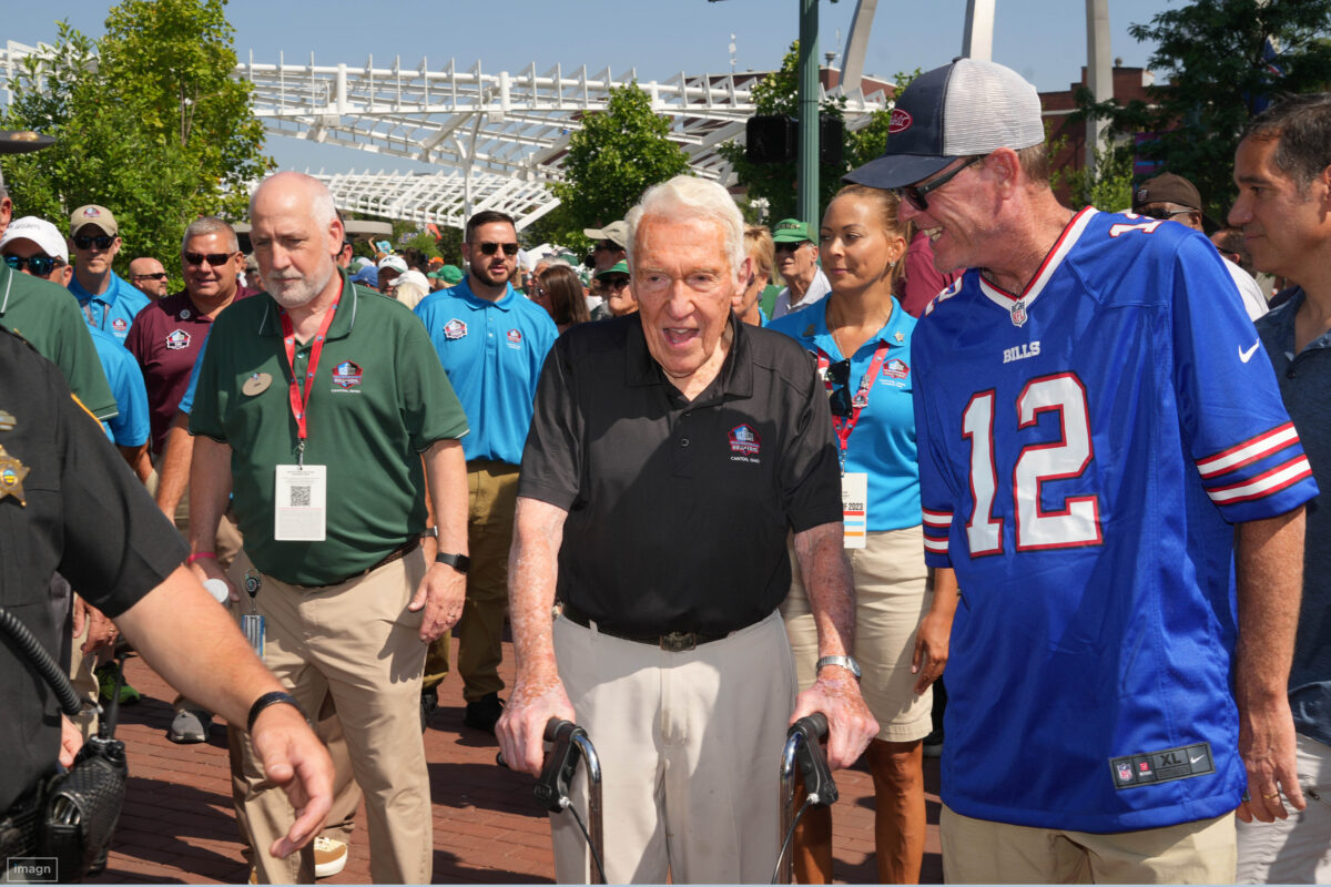 WATCH: Room full of Hall of Famers sing ‘Happy Birthday’ to Marv Levy