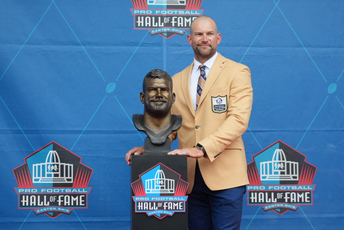 LOOK: Wisconsin legend Joe Thomas inducted into the Pro Football Hall of Fame