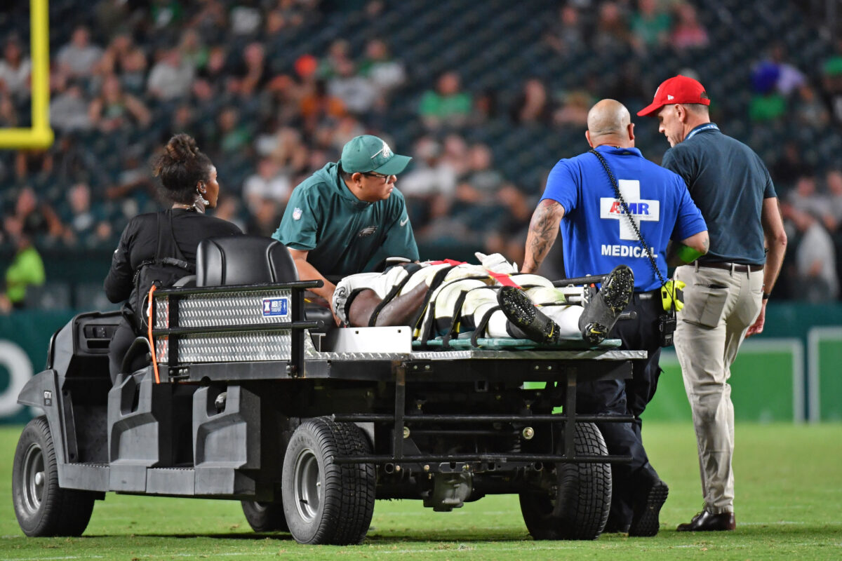 Former Longhorn Moro Ojomo carted off field due to head, neck injury