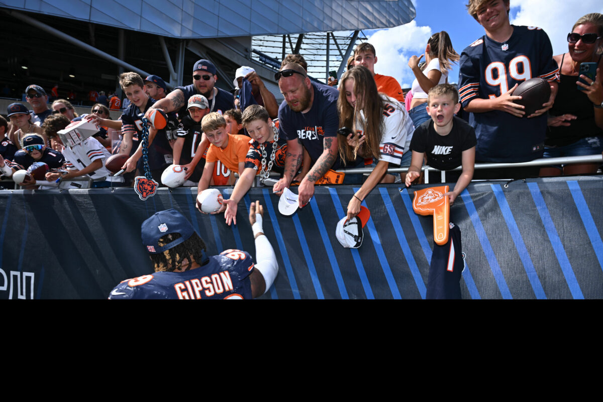Trevis Gipson thanks Bears fans for support after being cut