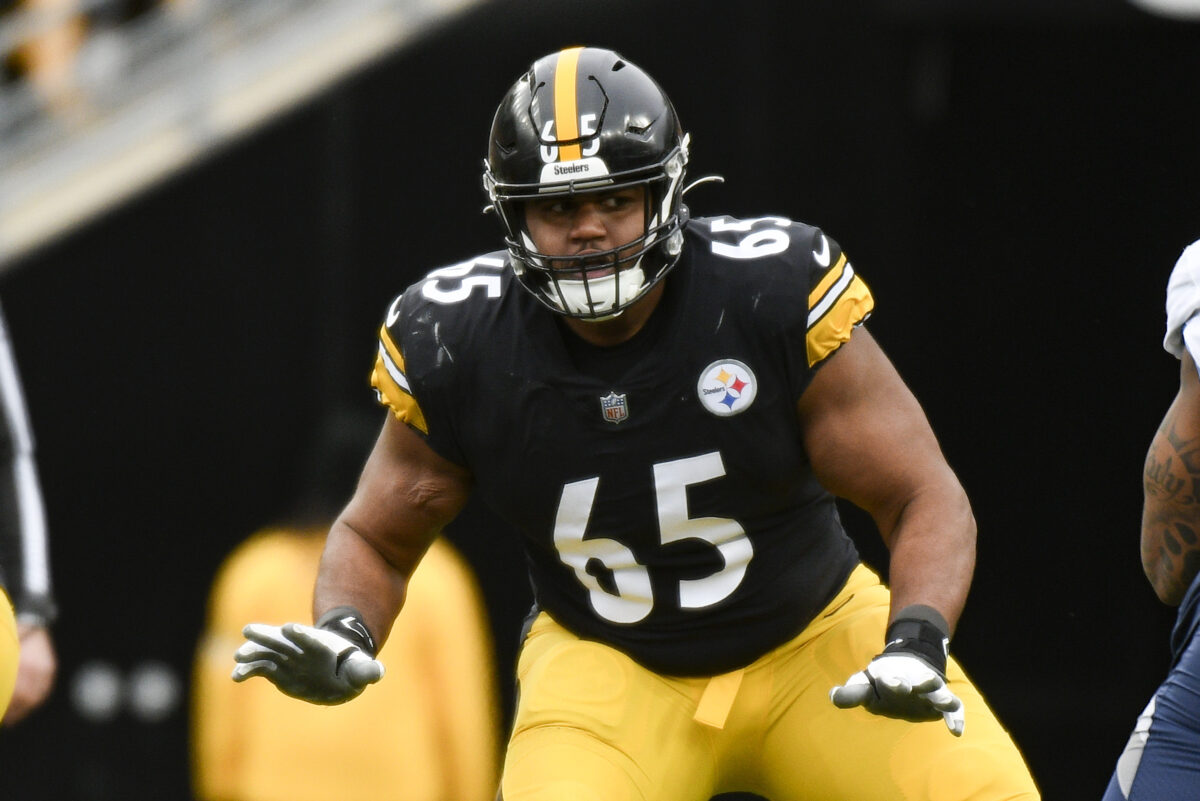 Steelers OT Dan Moore Jr. offers up hilarious analogy for playing on the line