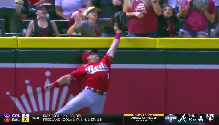 A young Diamondbacks fan showed absurd strength by snatching a home run right out of a Reds outfielder’s glove