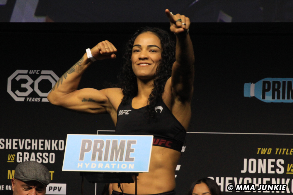 With Casey O’Neill out of UFC 293, Viviane Araujo will now face Jennifer Maia on Oct. 14