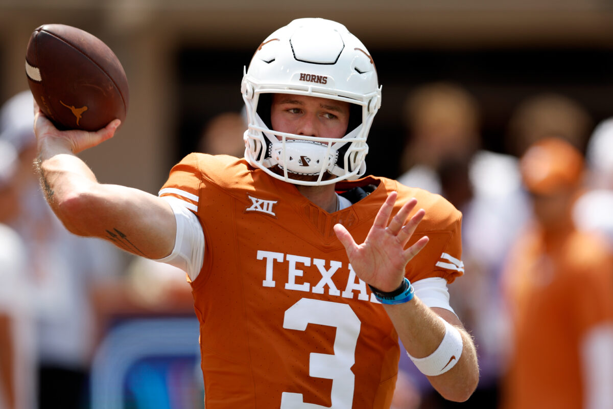 Comparing Texas QB Quinn Ewers in home games and road games