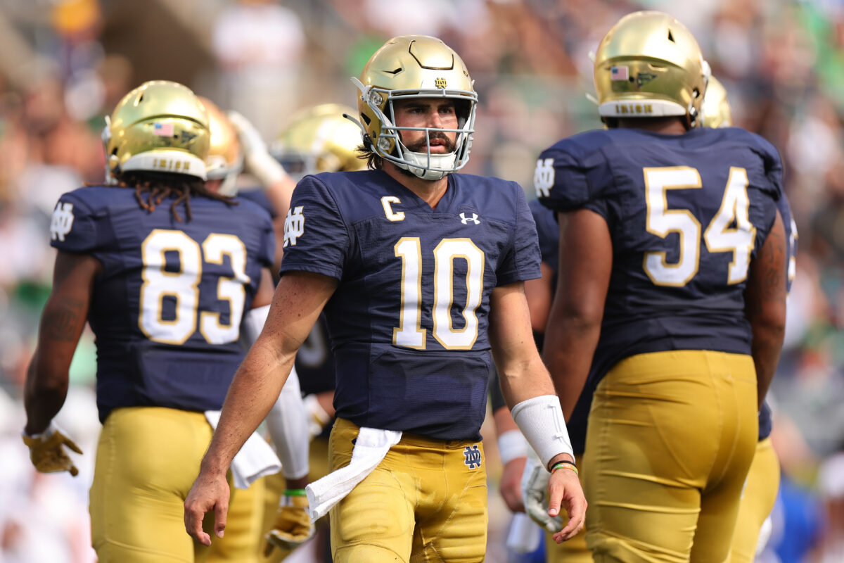 College football: Notre Dame moves into top 10 of AP Poll