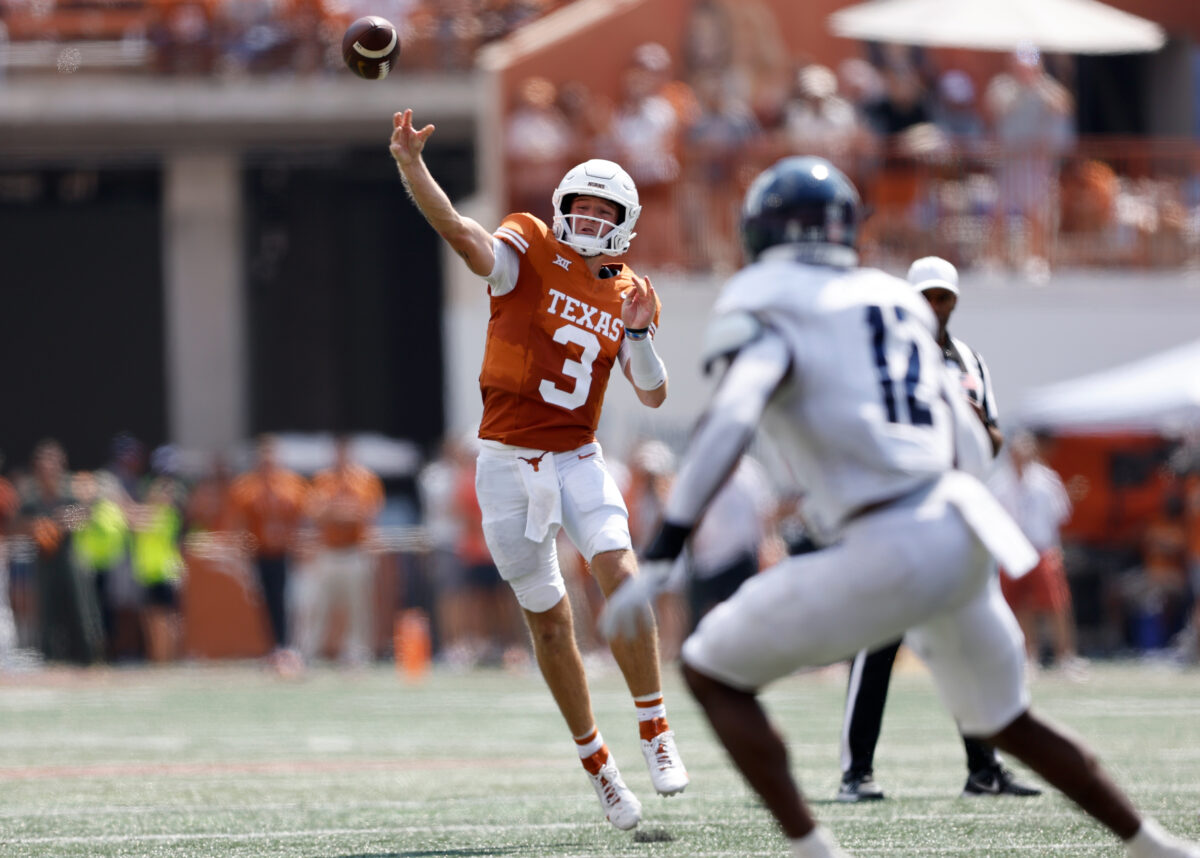 Should Texas’ offensive game plan be in the air or on the ground?