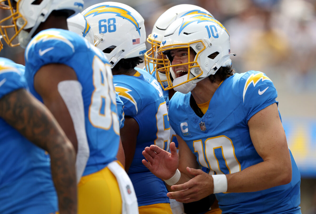 Highlight: Chargers QB Justin Herbert passes for first touchdown of season vs. Dolphins