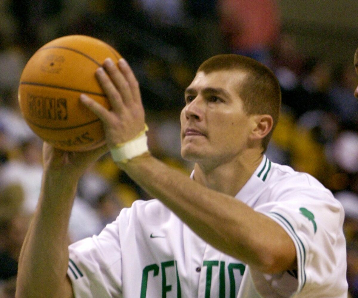 On this day: Wolkowski signed; ex-Celts Dickau, Kinney and Hoefer born