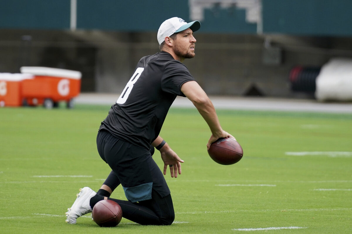 Eagles release punter Arryn Siposs from the practice squad after signing Braden Mann