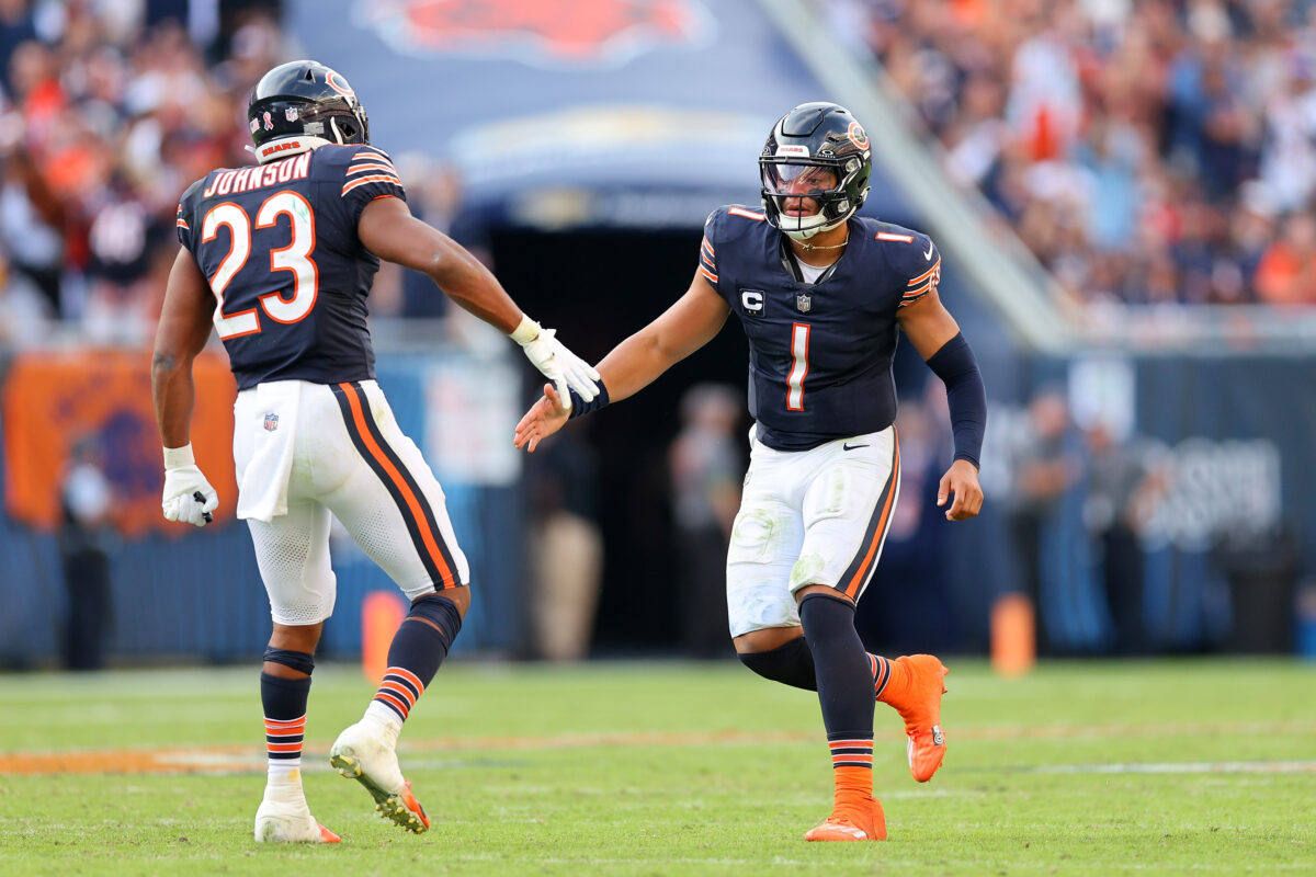 Justin Fields impressed by Bears rookie Roschon Johnson’s debut