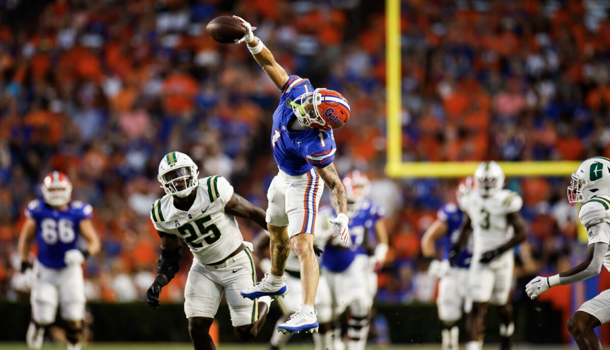 Florida WR Ricky Pearsall stunned fans with this unbelievable airborne one-handed catch