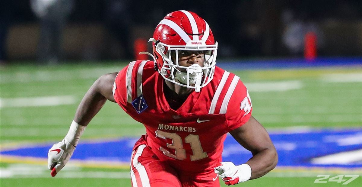 Mater Dei defense scores 2 touchdowns in close win over St. Frances Academy
