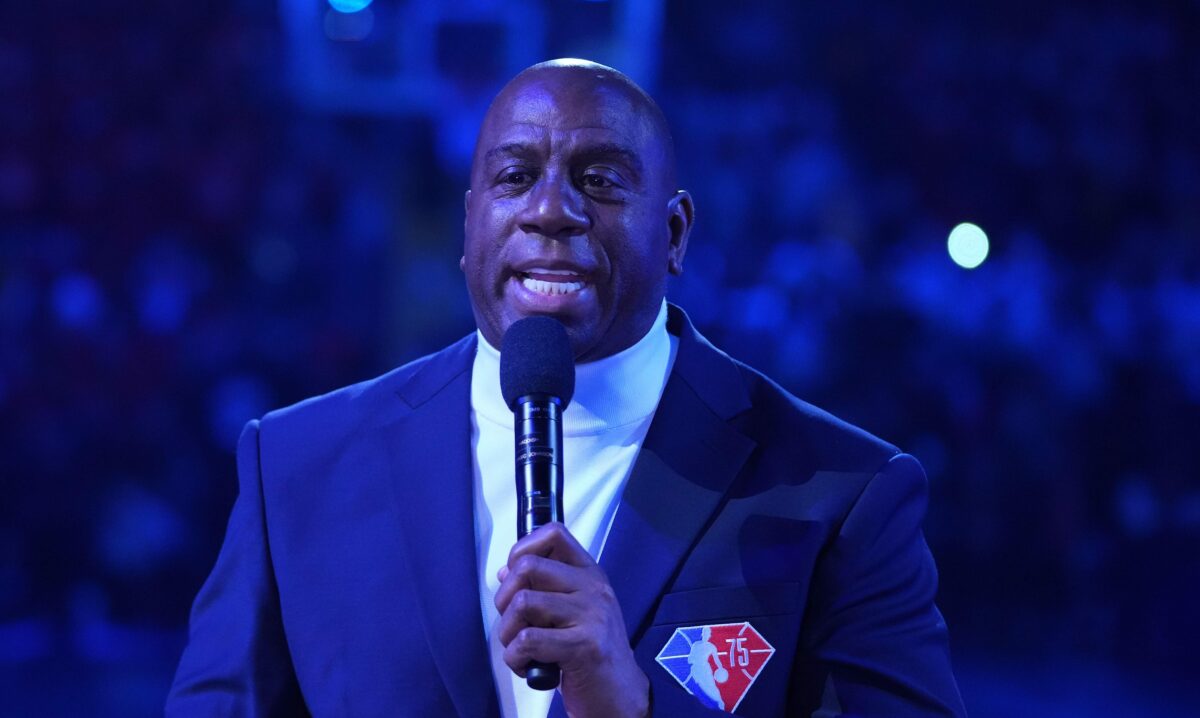 Magic Johnson asserts that he, and not Stephen Curry, is the greatest point guard ever