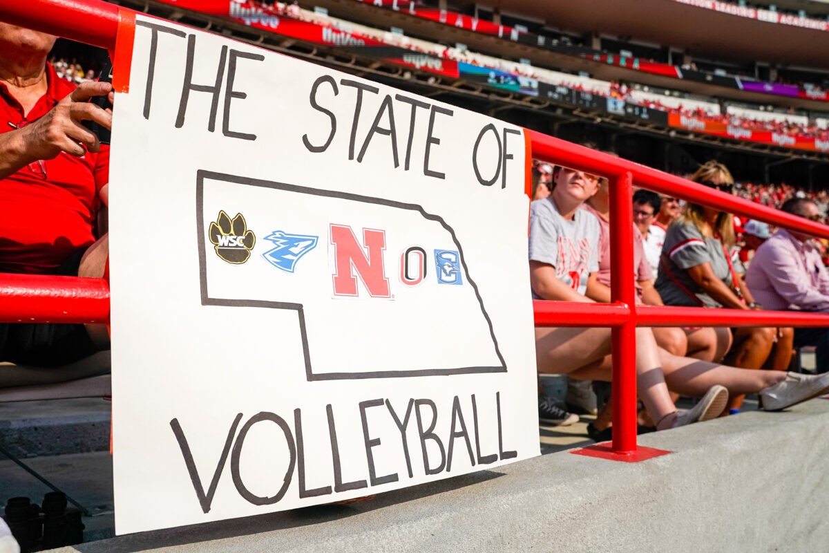 Husker volleyball sweeps No. 21 Ohio State