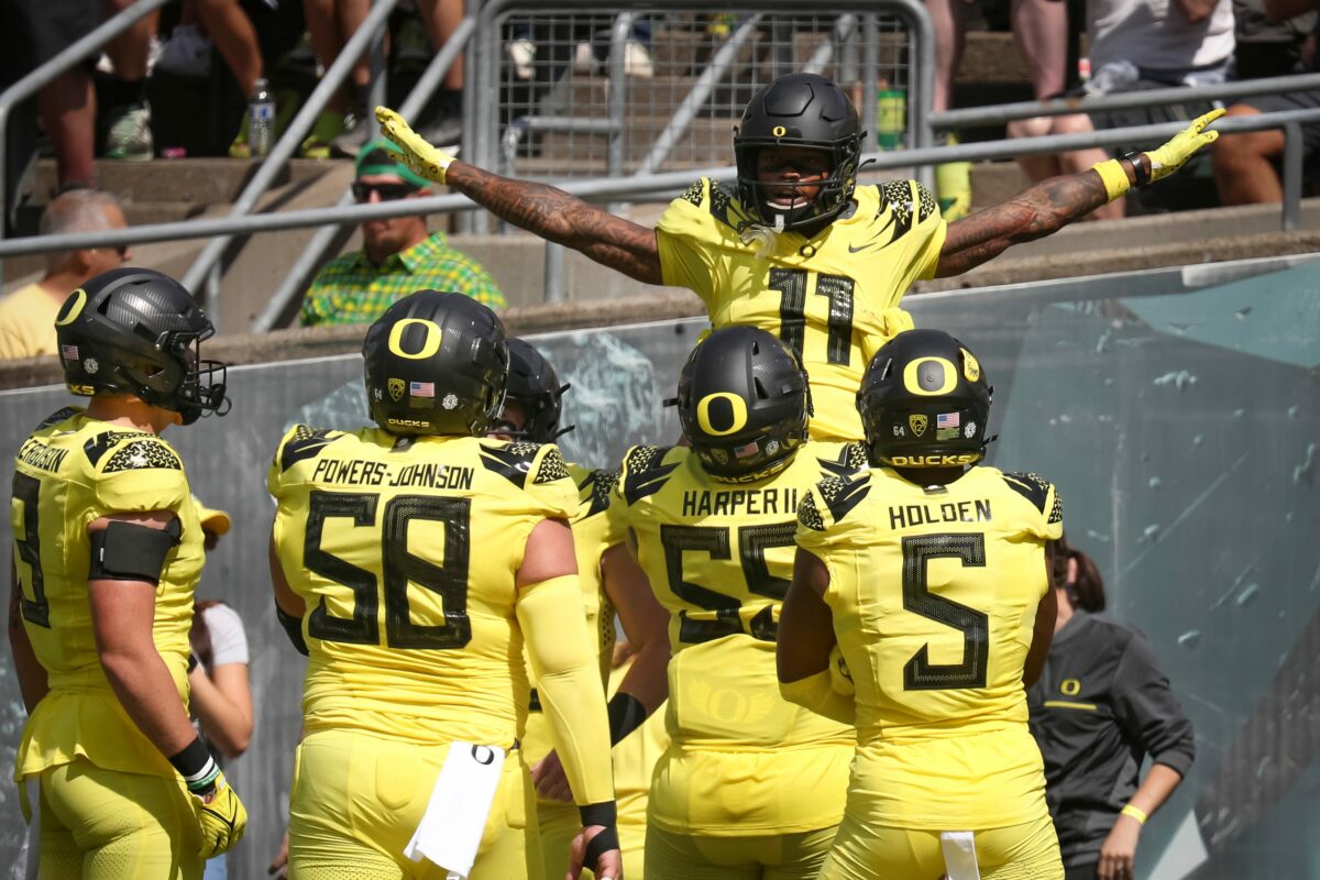 Social media reacts to Oregon’s blowout win over Portland State