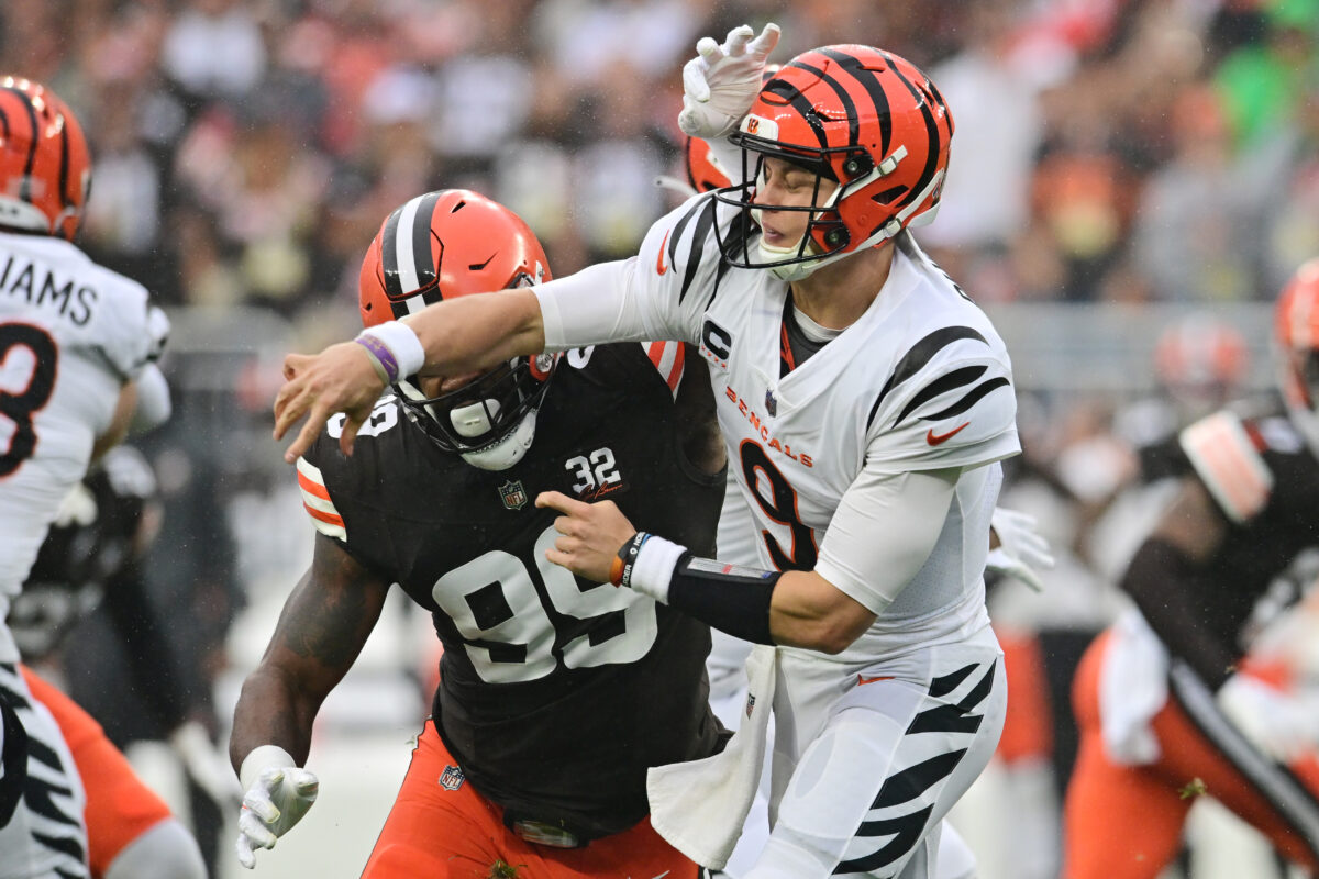 Browns: DE Za’Darius Smith leaves game, but returns vs. Steelers