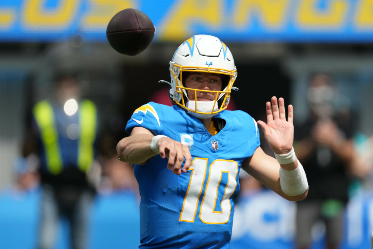 Los Angeles Chargers at Tennessee Titans odds, picks and predictions