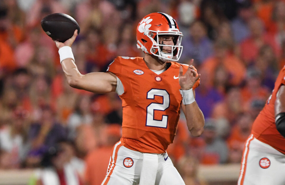 Clemson beats Florida Atlantic 48-14 after a solid performance from the Tigers
