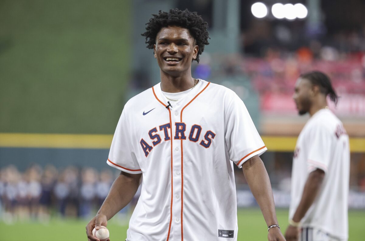 Rockets rookies Amen Thompson, Cam Whitmore throw out ‘first pitch’ for Astros