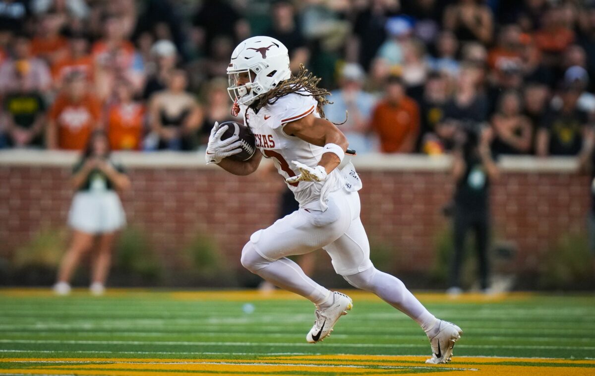 Texas leads Baylor 28-6 at halftime