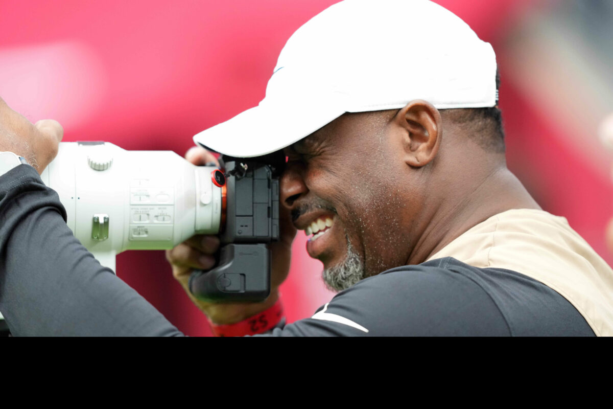Ken Griffey Jr. works as credentialed photographer at Cowboys-Cardinals