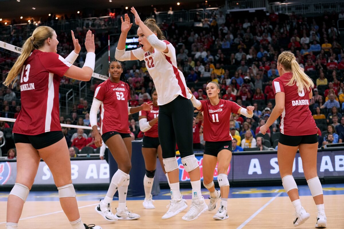 LISTEN: Voice of Badgers Volleyball calls final point
