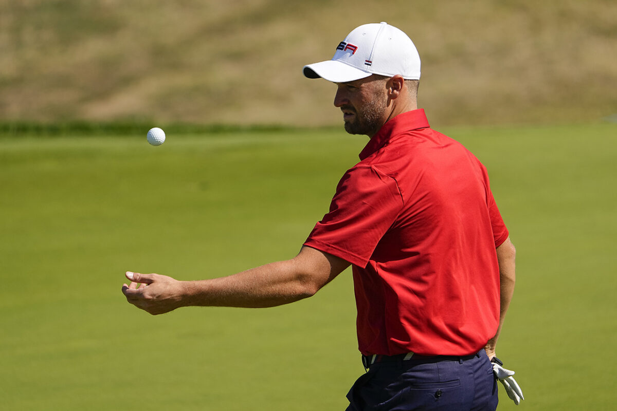 How do Ryder Cup golfers decide which ball to use in alternate shot?