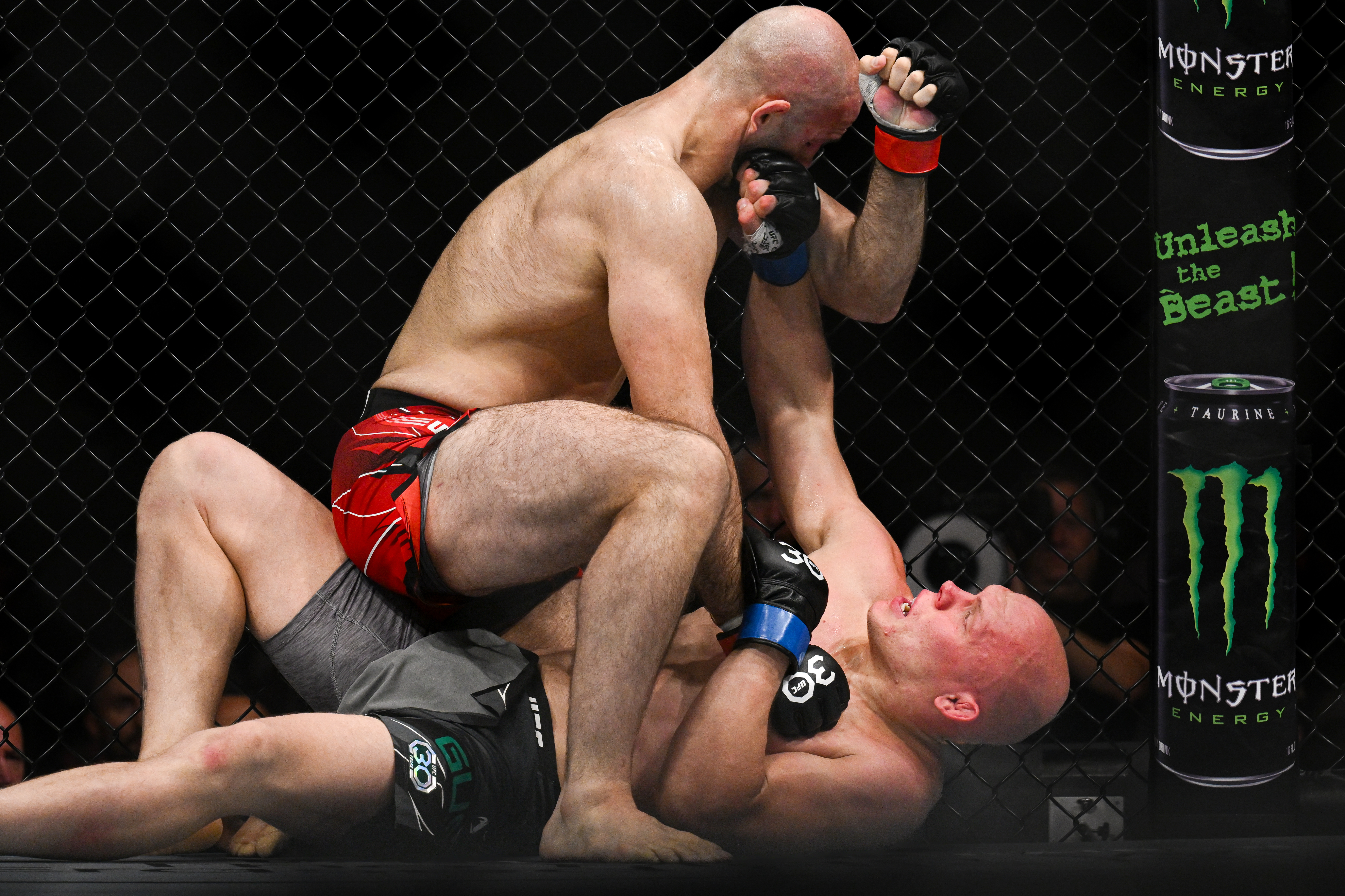 Volkan Oezdemir def. Bogdan Guskov at UFC Fight Night 226: Best photos