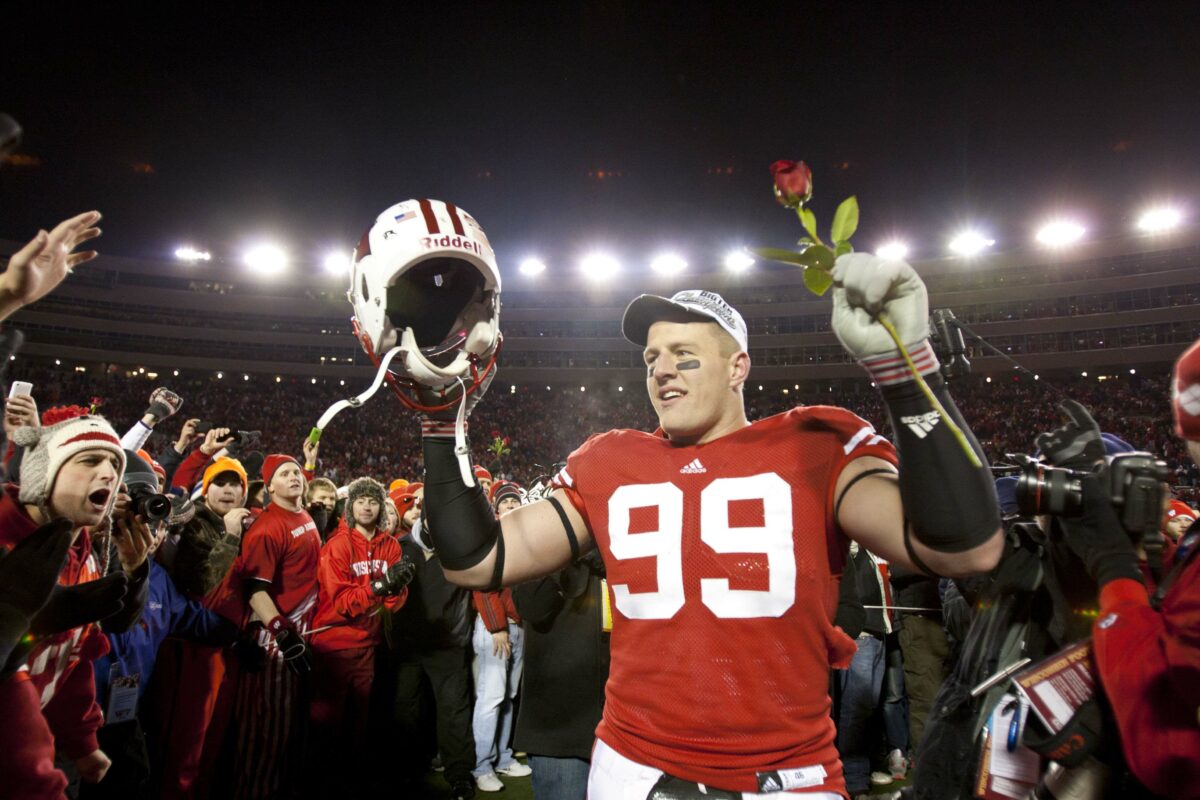 LOOK: Former Badger set to be added to NFL team’s Ring of Honor
