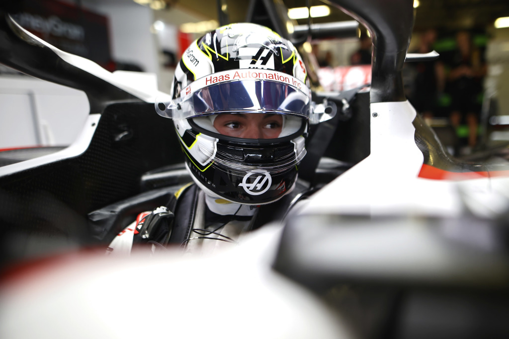 Bearman impresses in FP1 appearance with Haas