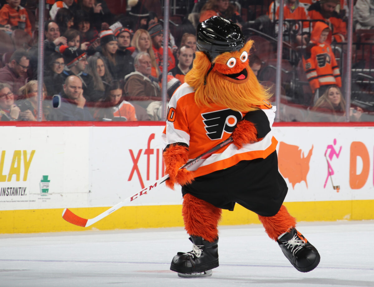 Gritty dancing with the famous Philadelphia emotional support alligator is oddly satisfying