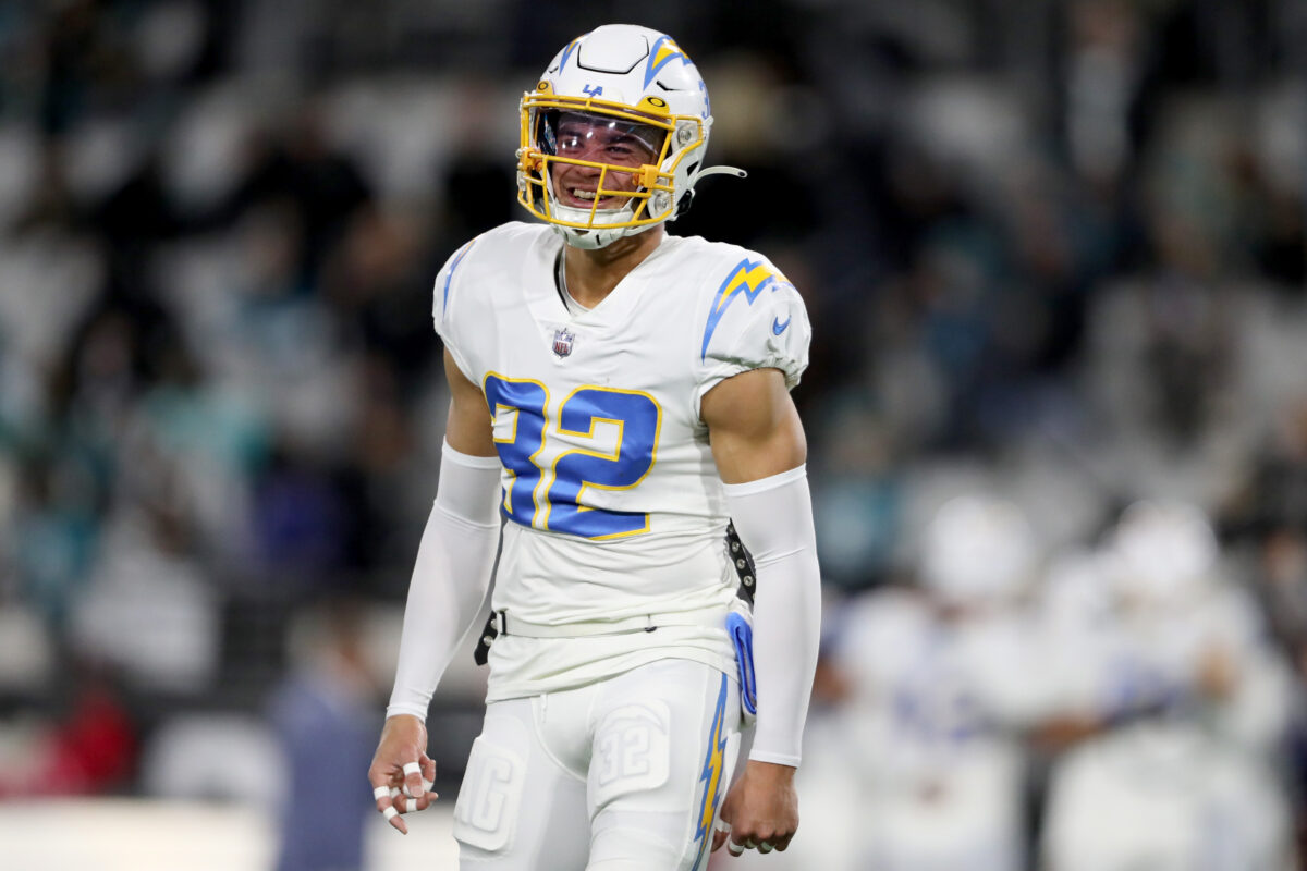Chargers injury report: Alohi Gilman estimated as non-participant ahead of Week 7 vs. Chiefs