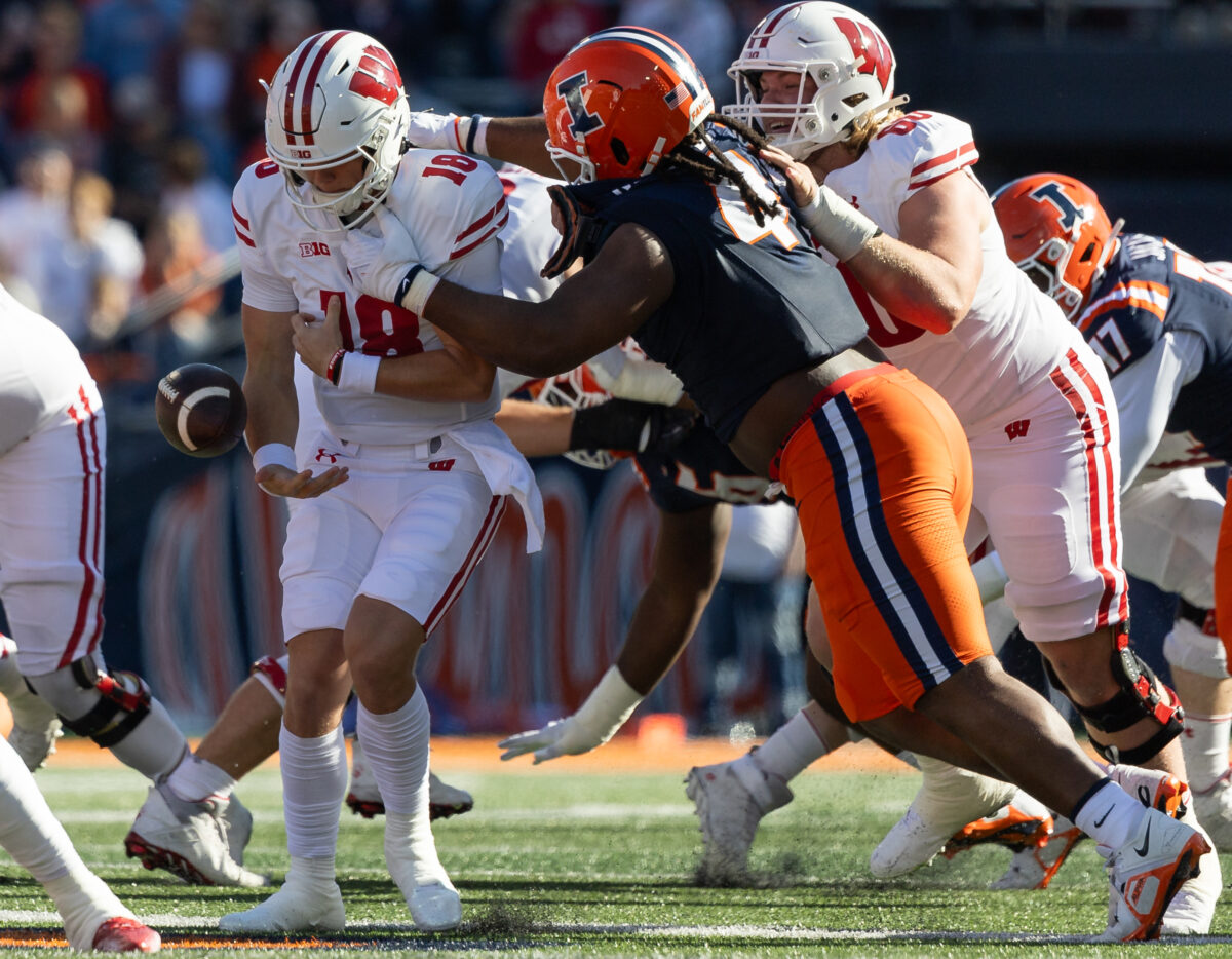 CHECK IT OUT: Best pics from Badgers 25-21 win over Illinois
