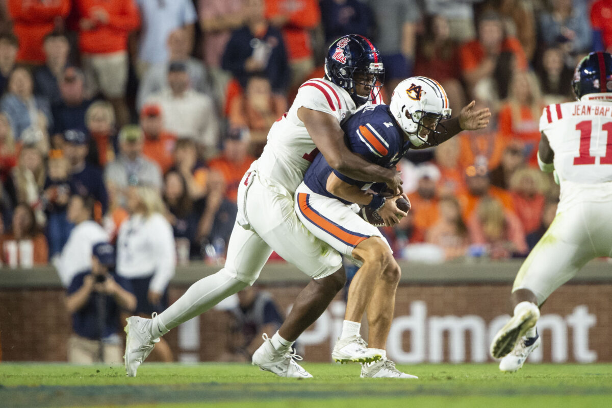 Social media reacts to Auburn’s offense no-showing against Ole Miss