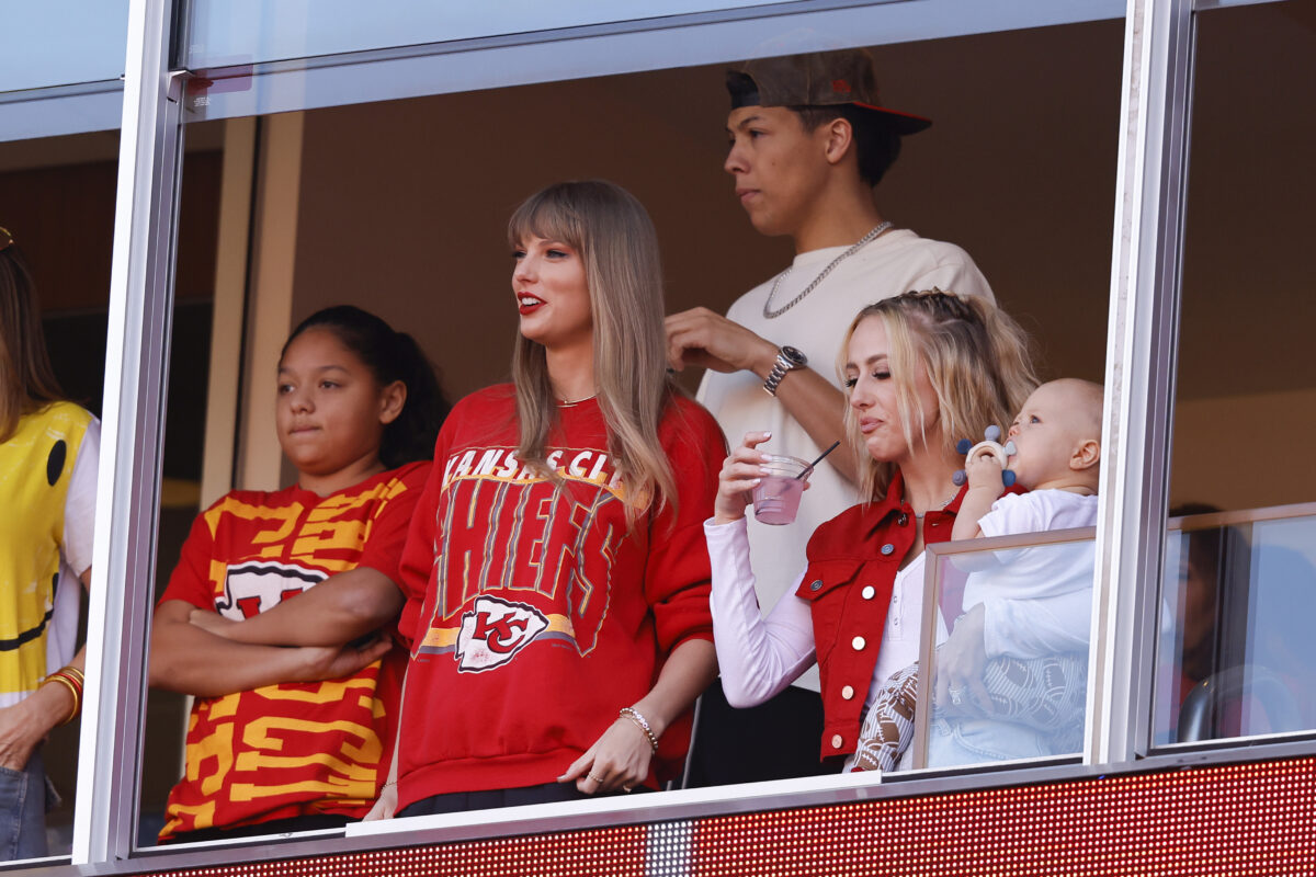 Taylor Swift watching Chiefs-Chargers with Brittany Mahomes