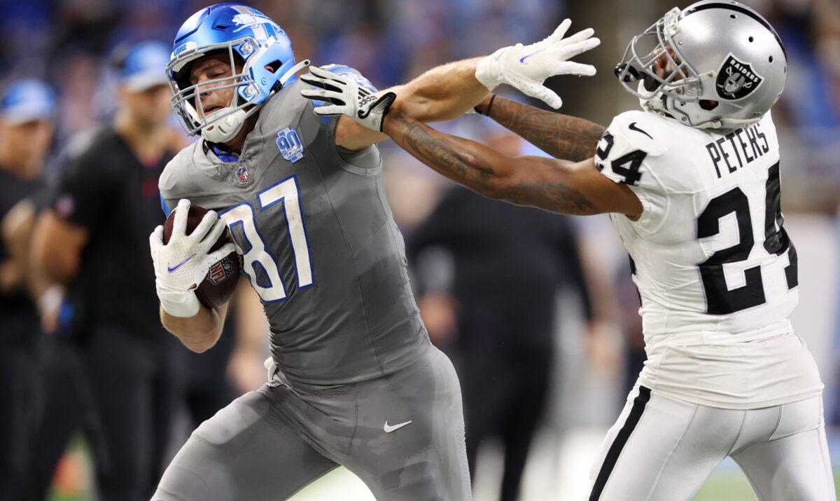 Lions dominate the Raiders but not the scoreboard in Week 8 win