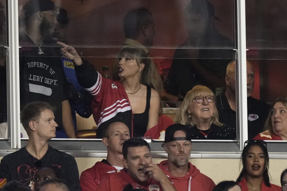 Taylor Swift jacket: Where to buy the stylish Chiefs windbreaker she wore to Broncos game
