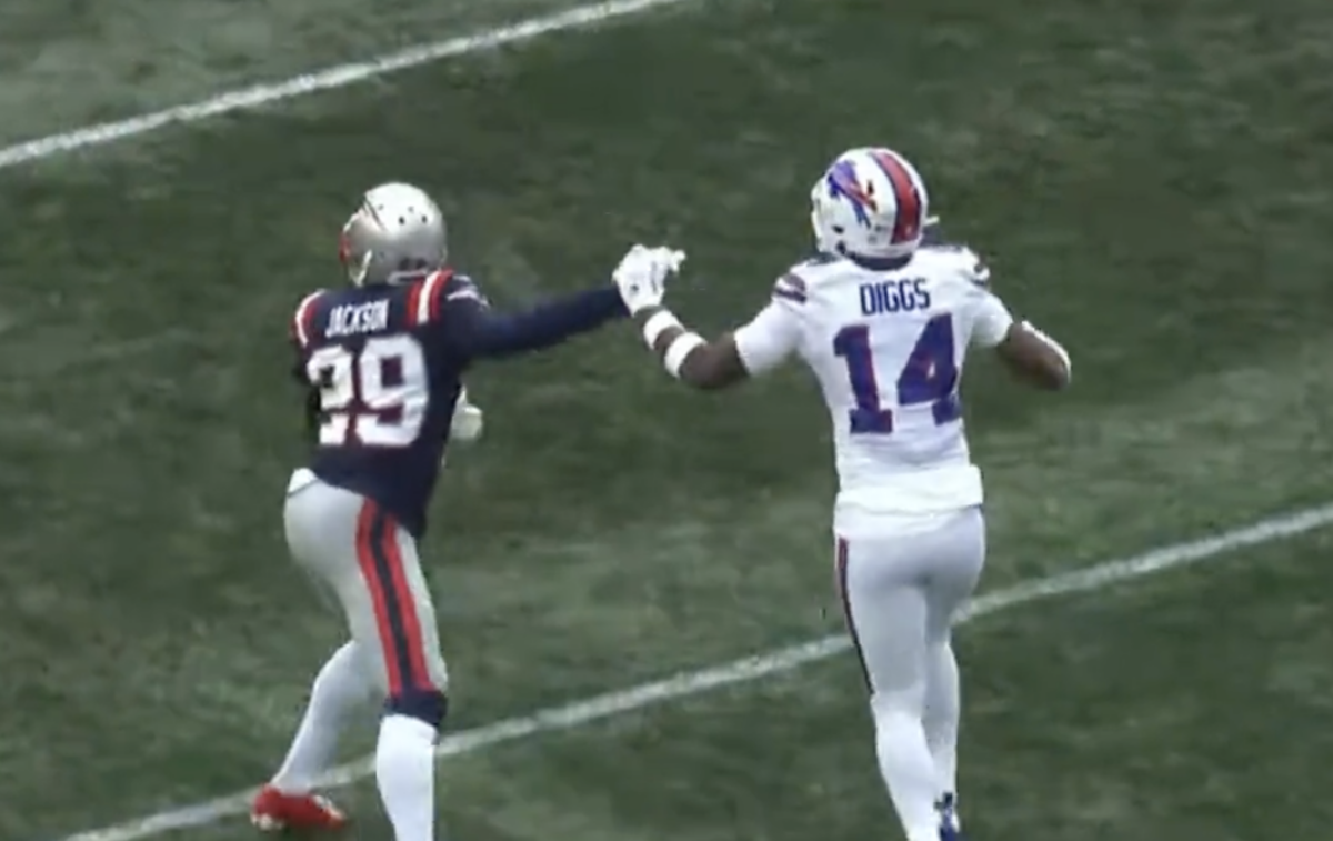 Patriots CB J.C. Jackson weirdly held Stefon Diggs’ hand before a contested Bills pass