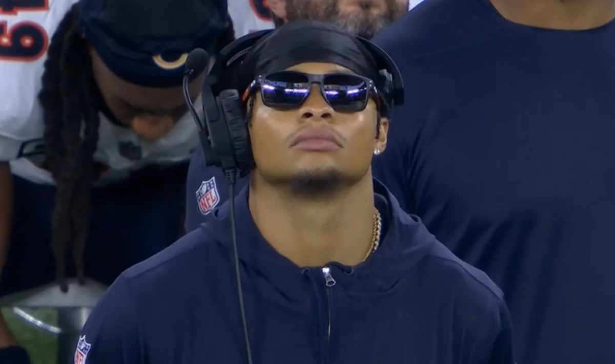 Every NFL fan made the same joke about Justin Fields wearing sunglasses at night