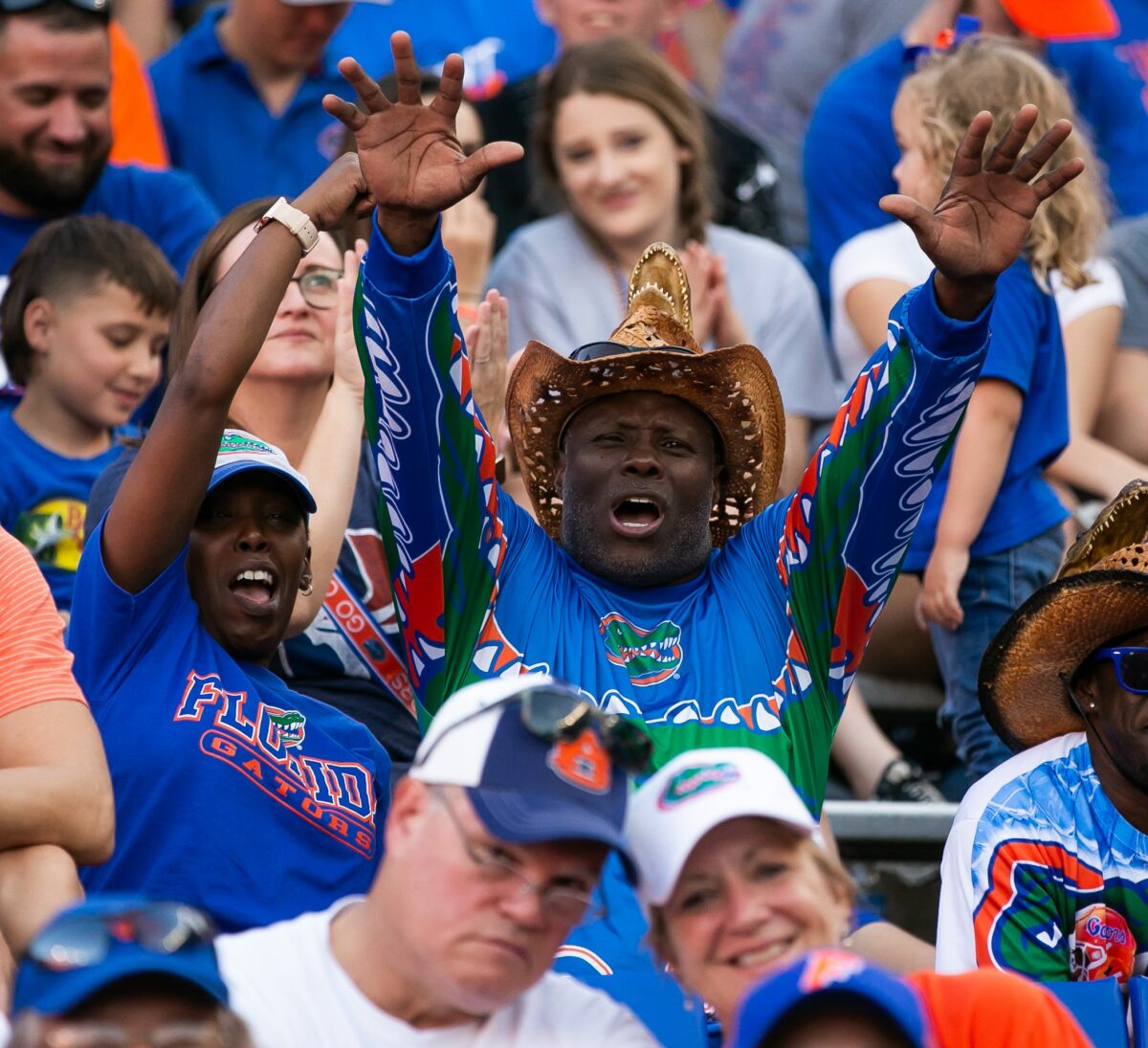 Twitter reacts to Florida football’s 5-star DE commitment