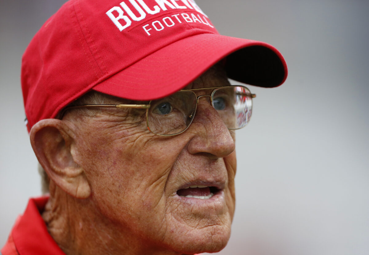 Lou Holtz seemingly trolls Ohio State with his Top 16 rankings