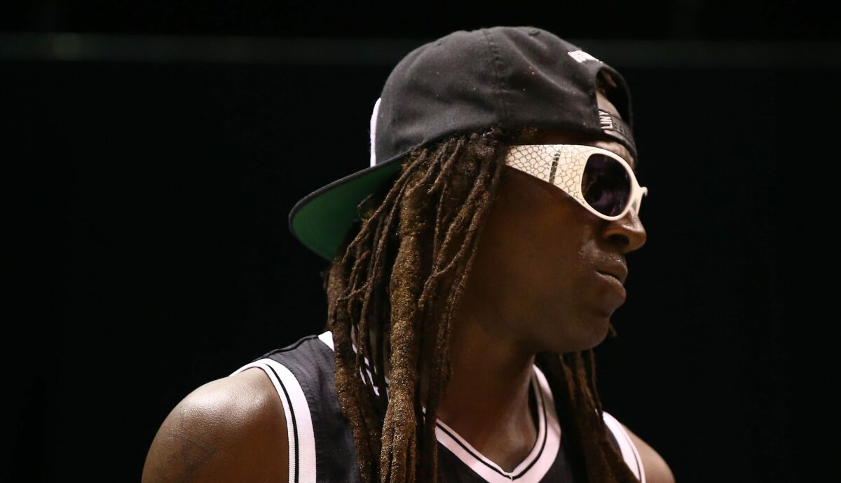 Flava Flav’s long national anthem before a Bucks game had NBA fans making Fergie jokes