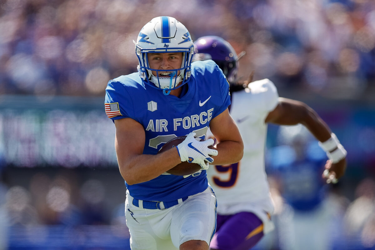 Air Force sets school record with 94-yard touchdown pass against Navy