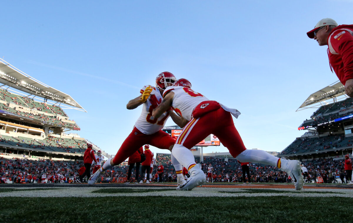 WATCH: Chiefs TE Travis Kelce gets creative, combines with Noah Gray for first down