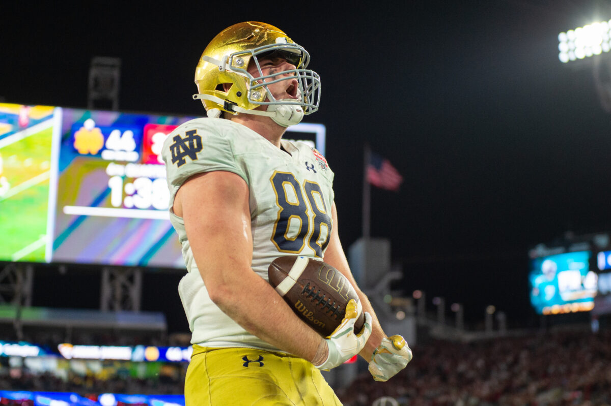 Notre Dame football: Mitchell Evans leaves game in 3rd quarter