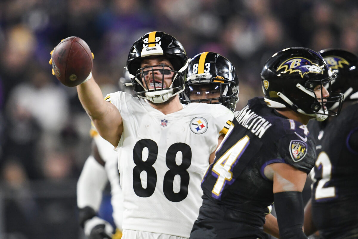 Injury to Steelers TE Pat Freiermuth creates a problem for his upcoming contract