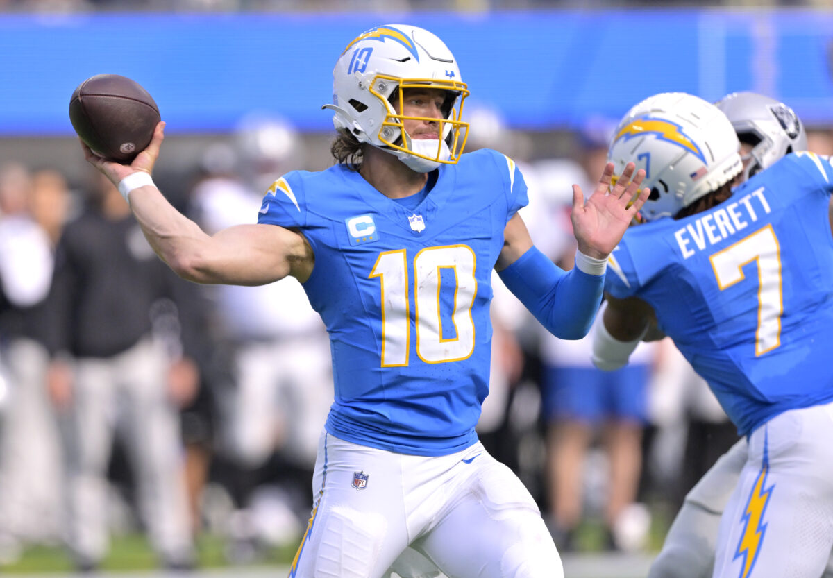 Dallas Cowboys at Los Angeles Chargers odds, picks and predictions