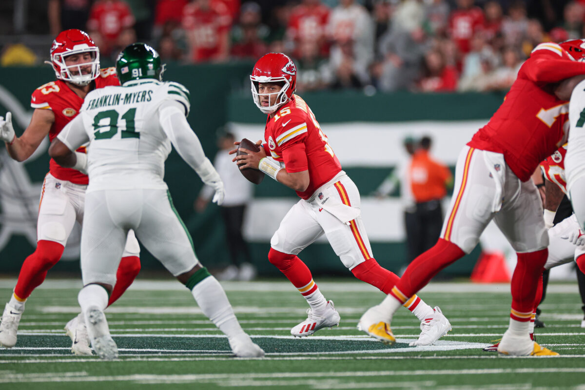 Patrick Mahomes throws 200th career TD pass for Chiefs