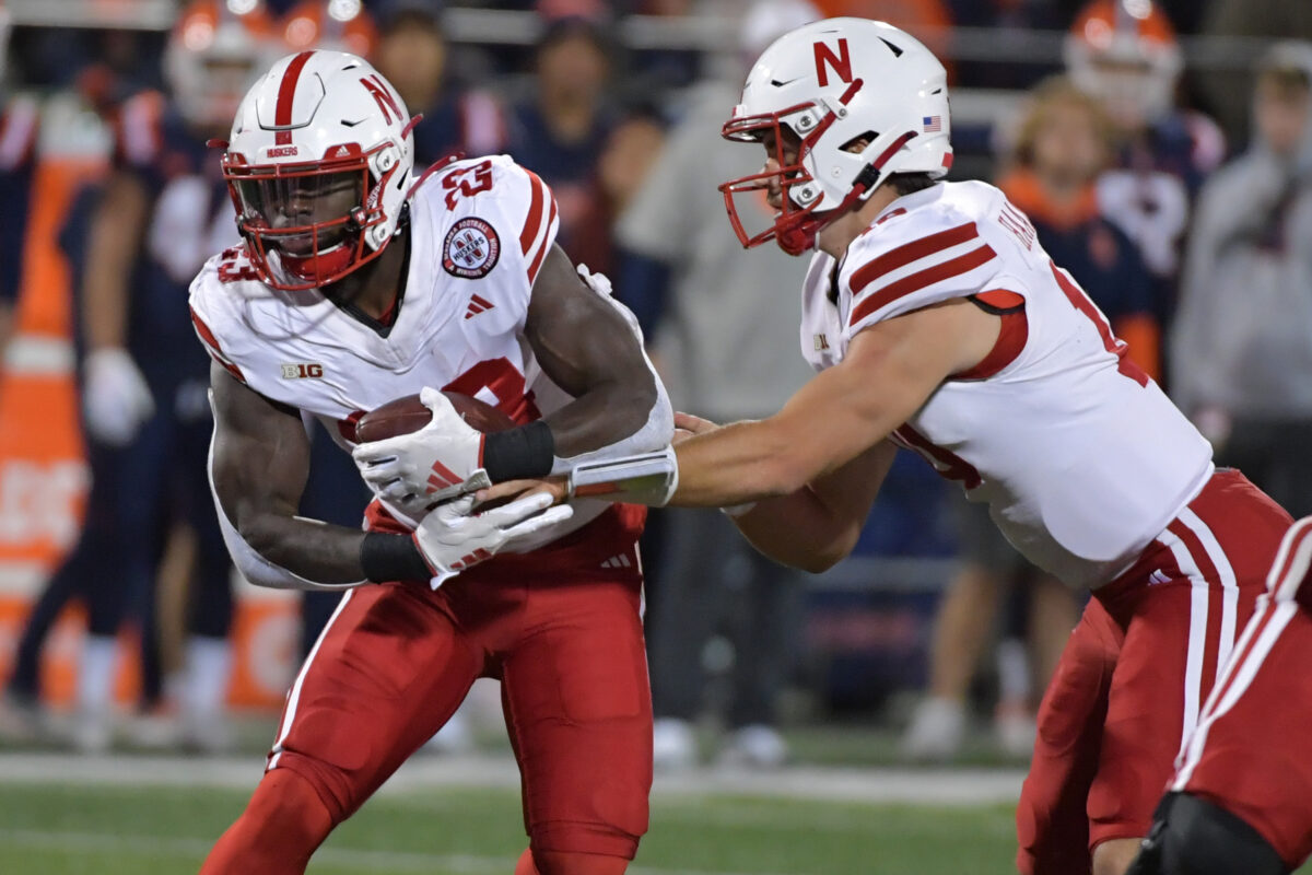 Husker football fends off Illinois to win 20-7