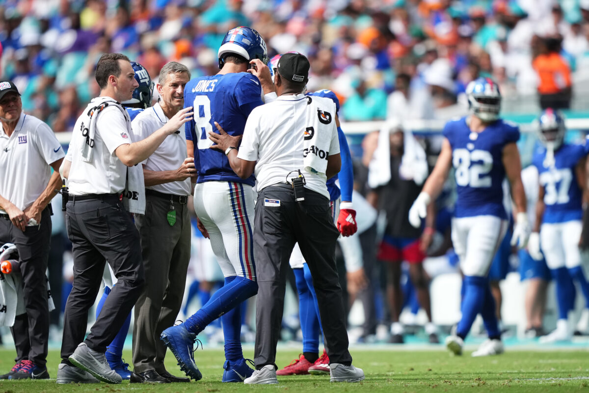 Giants’ Daniel Jones says he’s still dealing with symptoms from neck injury